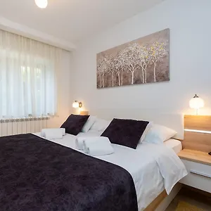 Apartman Angolo, Vizinada
